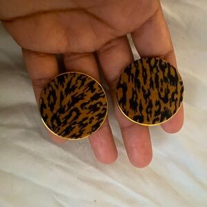 ⭐️Vintage leopard 🐆 clip on earrings EUC